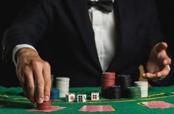 Differences between live dealer games and regular games